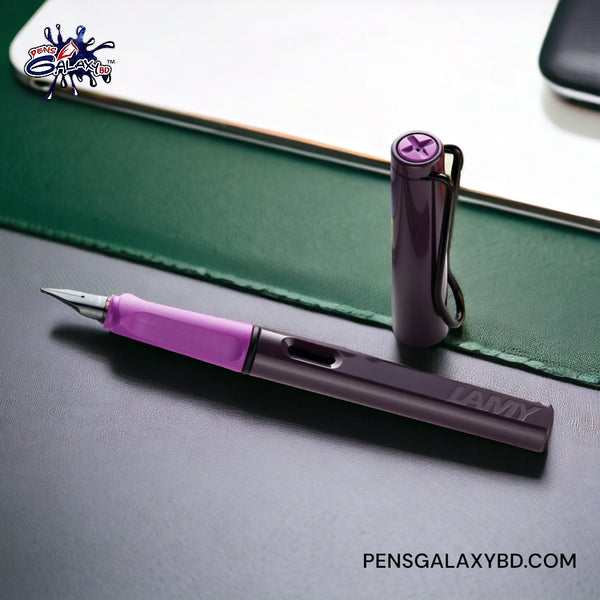 LAMY Safari Fountain Pen - Violet Blackberry (special edition) - On a Grey table