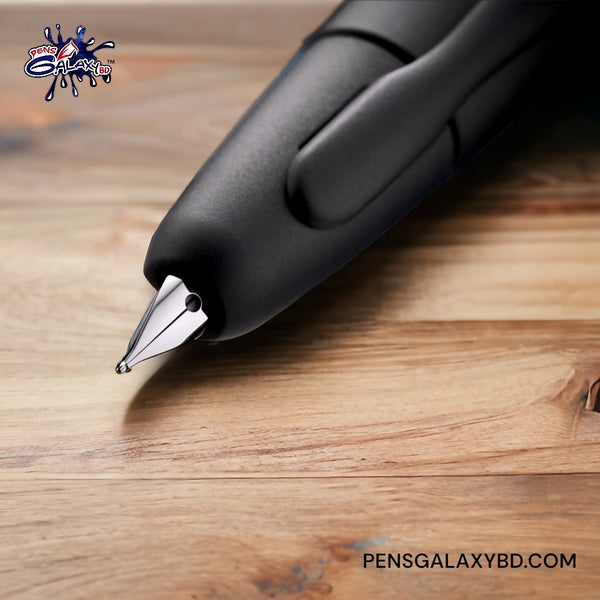 Pilot Vanishing Point Fountain Pen in Matte Black - 18K Gold - Front close-up image