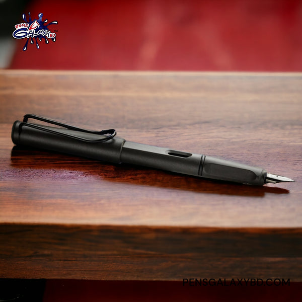 LAMY Safari Charcoal Black Fountain Pen - Pen detail image
