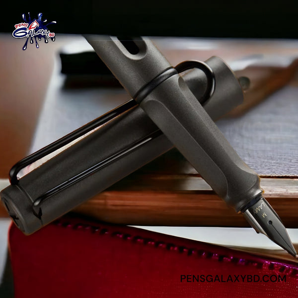 LAMY Safari Charcoal Black Fountain Pen - Nib and cap detail image