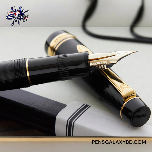 Pilot Justus 95 Fountain Pen - Black/Gold - Nib zoom-in image