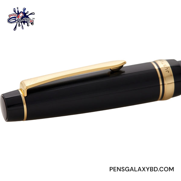 Pilot Justus 95 Fountain Pen - Black/Gold - Cap close-up image